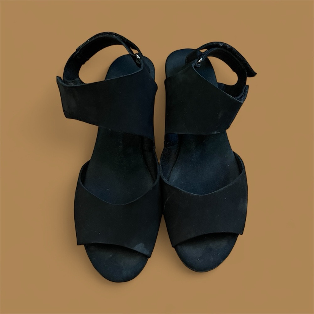 Chic Black nubuck suede Heeled Sandals